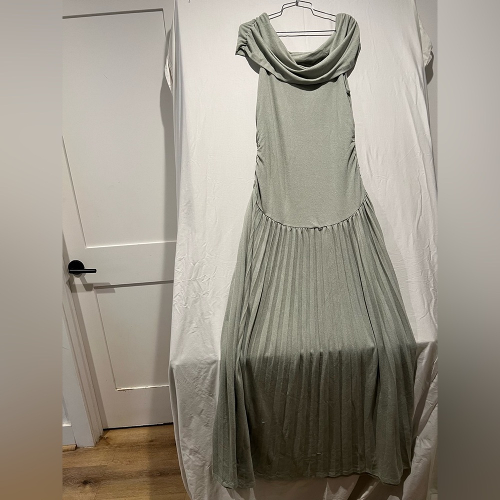 Lioness Sage Green Ruched Off Shoulder Maxi Dress Pleated Skirt XXL NWT - Picture 3 of 12